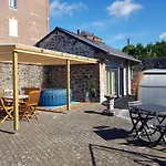 게스트하우스 Duplex Swimming Cats Saint-Hilaire-sur-Helpe