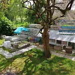 게스트하우스 Duplex Swimming Cats Saint-Hilaire-sur-Helpe
